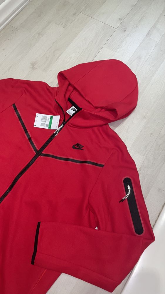 Bluza Nike Tech Fleece Rosu, nou cu eticheta