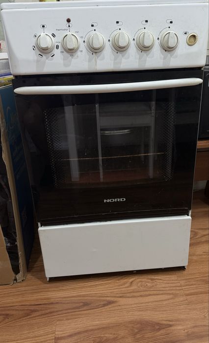 Продам газовую плиту