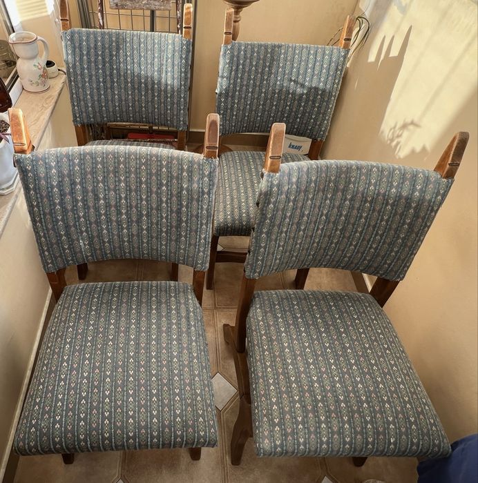 Масивни Дъбови трапезни столове 4 бр.