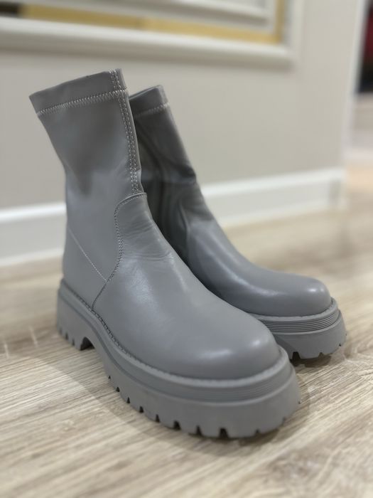 Осенний серый сапог