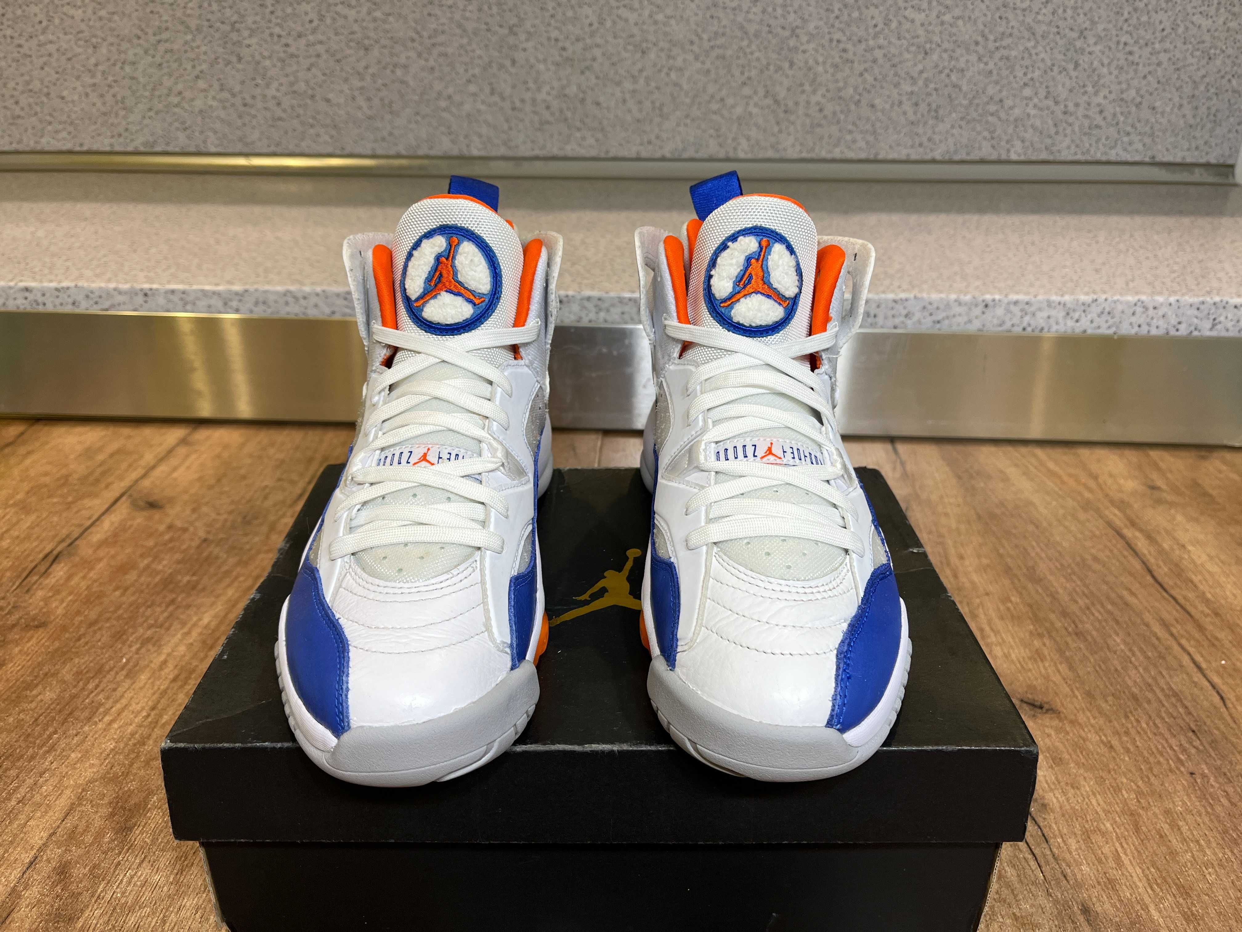 ОРИГИНАЛНИ *** Nike Air Jordan Jumpman Two Trey / Knicks White Royal