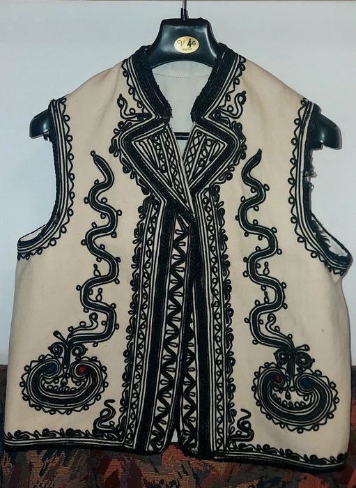 Vesta tradițională veche, de colecție