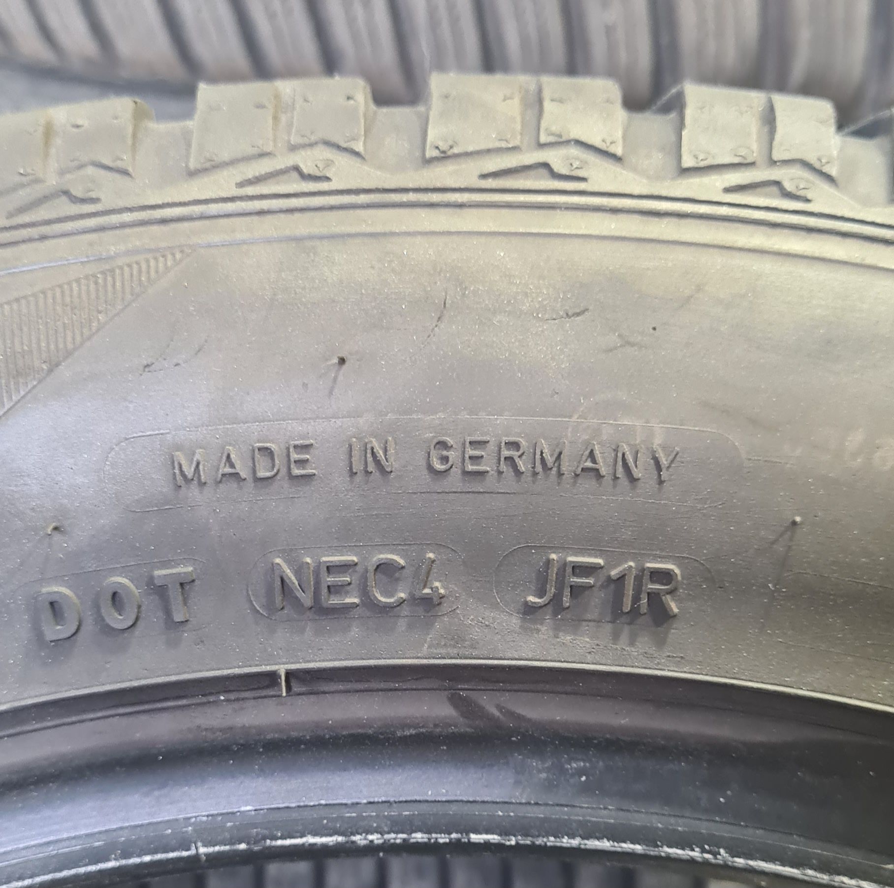 285 40 20 Goodyear