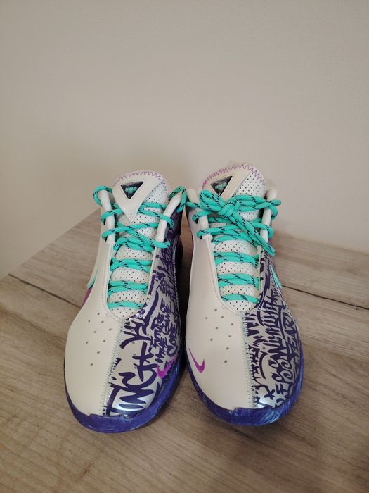 De vânzare Nike și LeBron