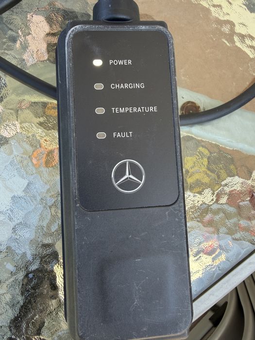Încărcător hybrid plug in  Mercedes-Benz APTIV 2,4 kW Type 2