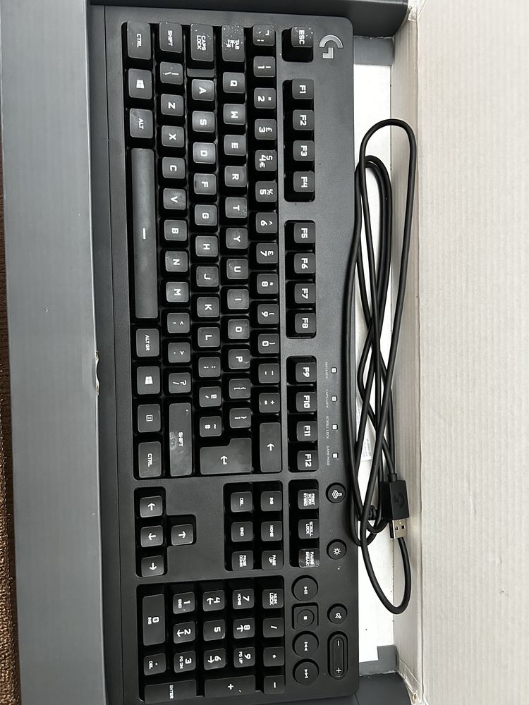 Logitech g213 game