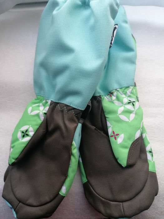 Продавам детски ръкавици с един пръст Thinsulate. Ръкавиците са за 5-7