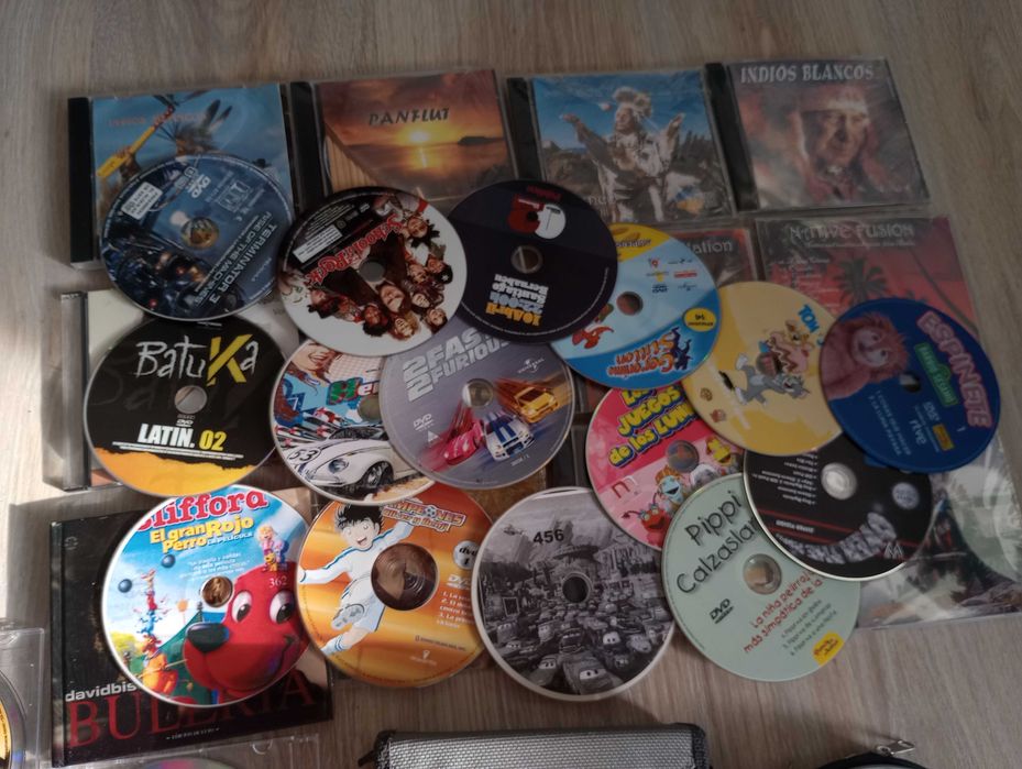 CD și DVD in perfecta stare de funcționare