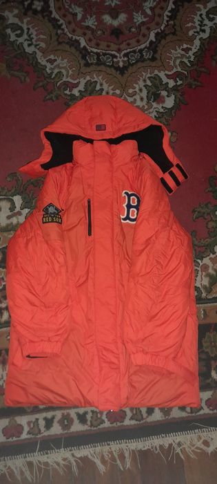 Продаёться зимняя куртка фирмы MLB "major league baseball".
