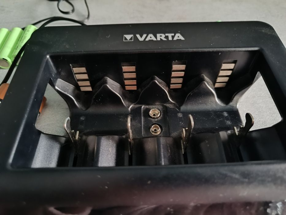 Încărcător acumulatori