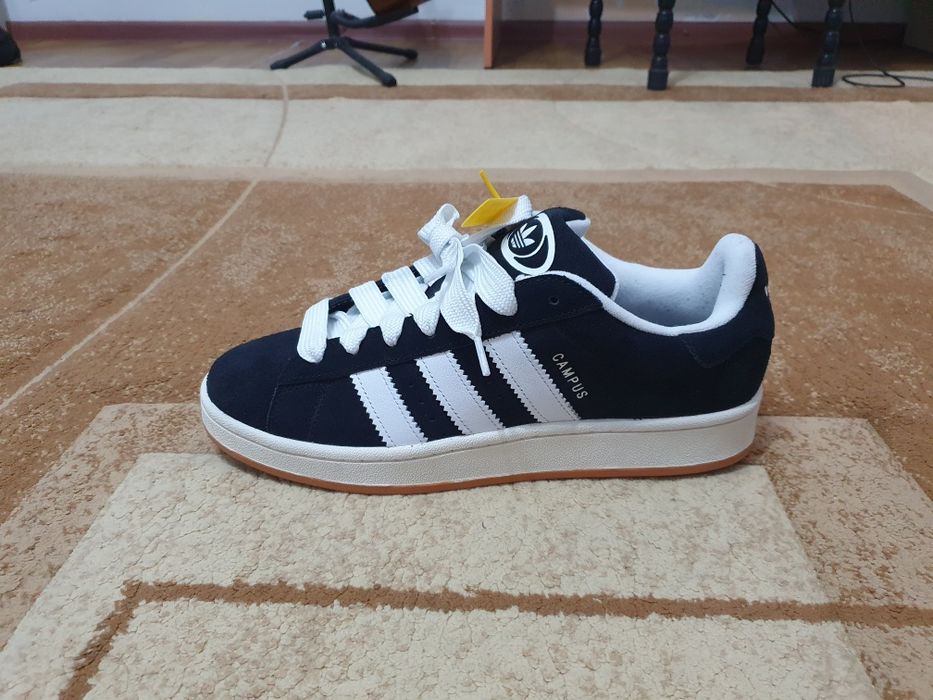 Кроссовки Адидас