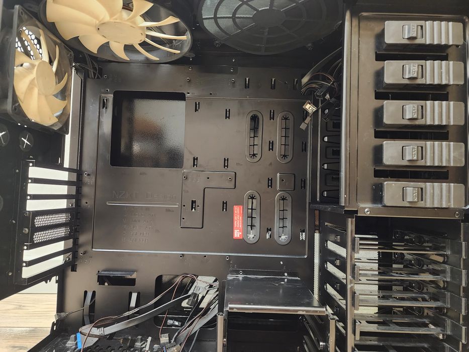 Продаю корпус Nzxt Phantom 410