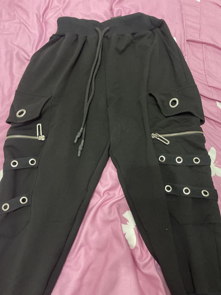 Pantaloni de culoare neagra