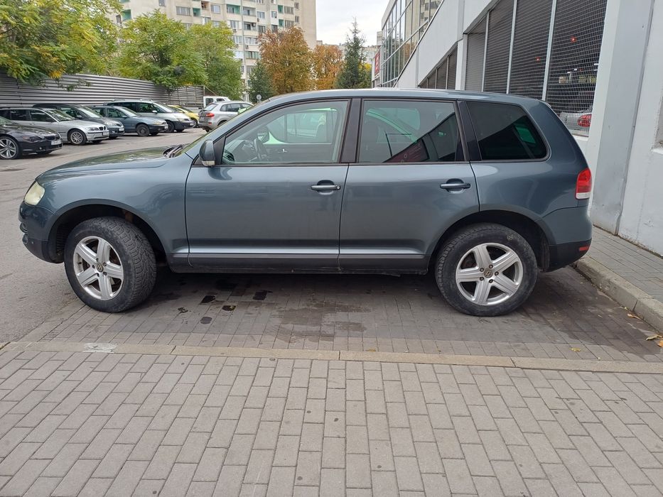 Продавам Таурег на пружини и ръчни