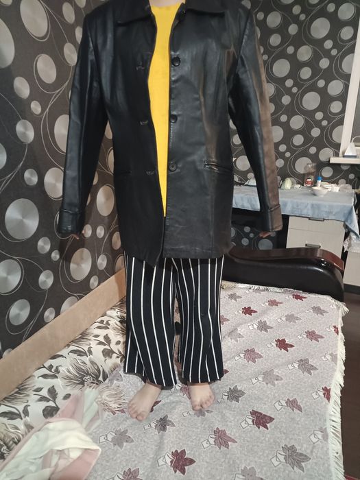 Продаётся Куртки  и пальто в отличном достояние, цены от 7000 по 3000