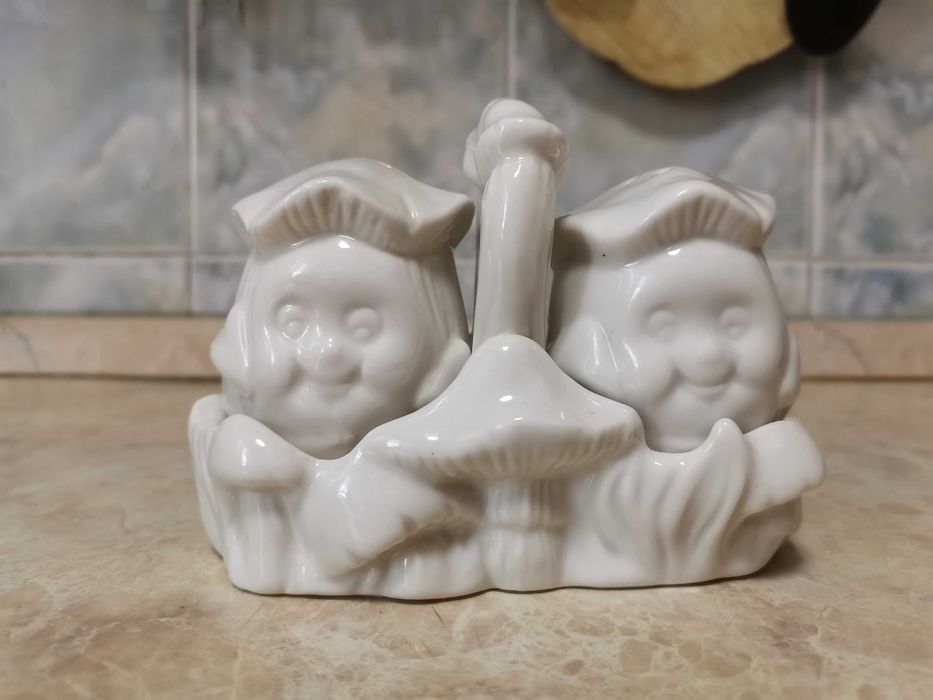 Солонка и перечница