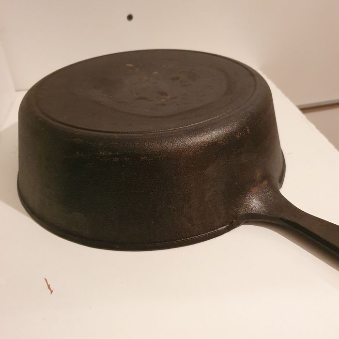 Tigaie inalta cu capac 2in1, fonta, capacitate 3.5l