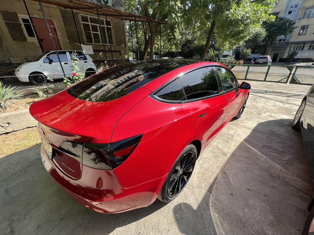 продается TESLA MODEL-3