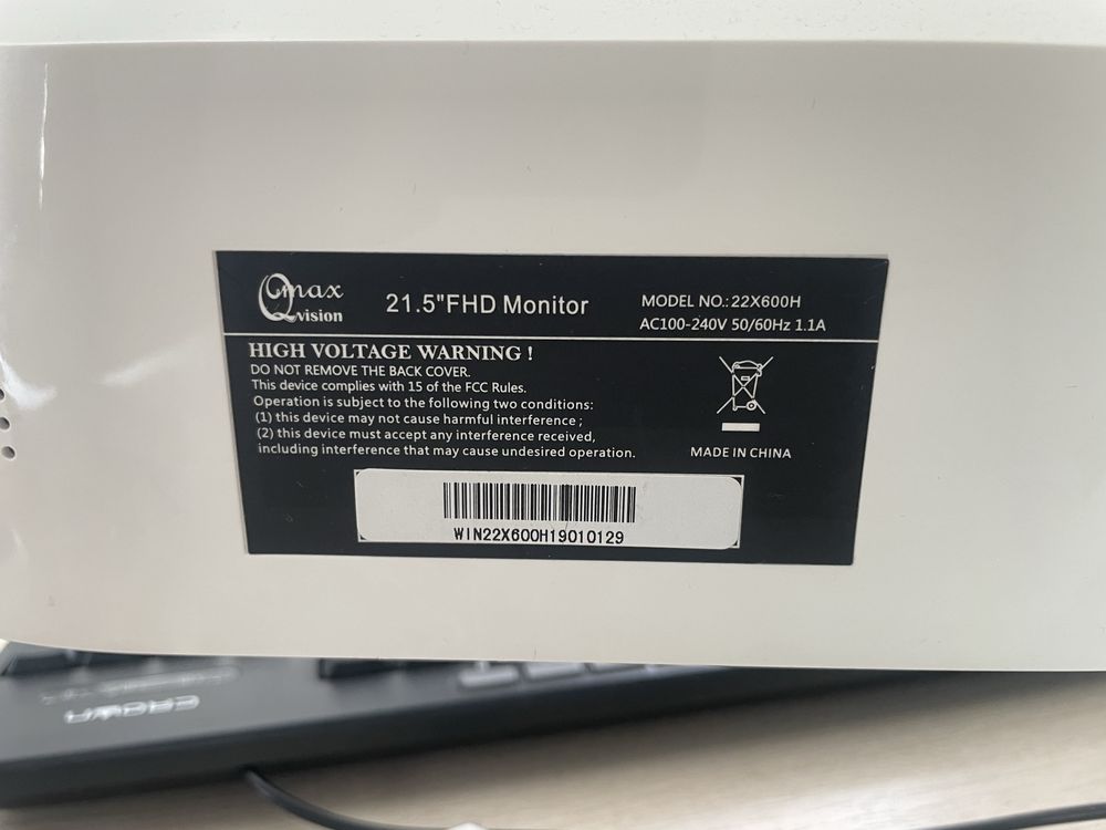 Продаю монитор Qmax в отличном состояние