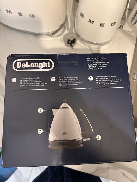 Fierbator apa Delonghi Brillante nou sigilat
