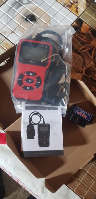Scanner universal avansat OBD II pentru coduri de eroare ale motorului