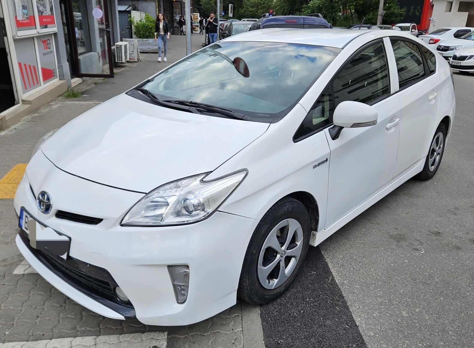 Inchiriez Prius 3 face lift ,UBER, BOLT, hibrid +GPL, automat