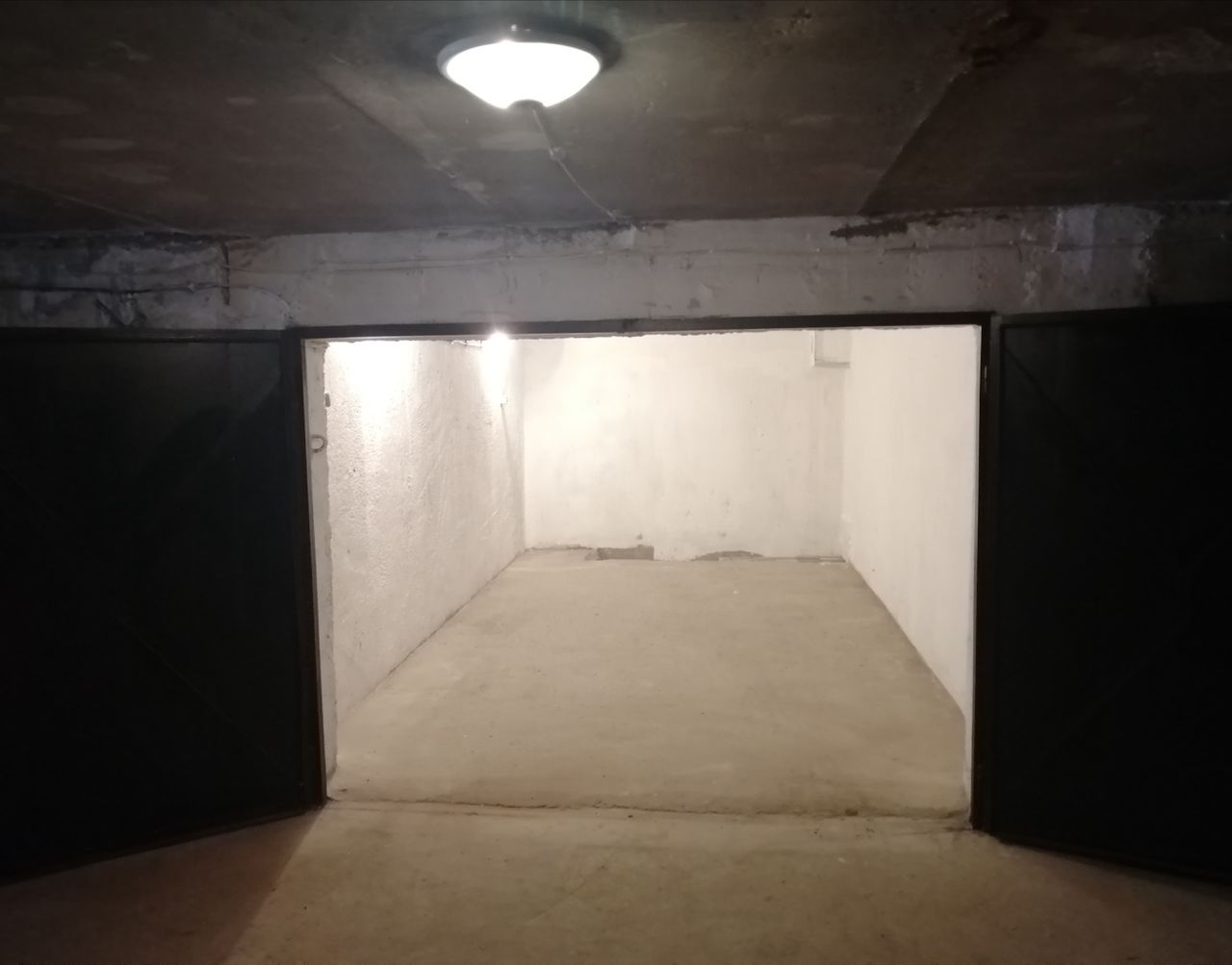 Продава се Гараж / Паркомясто в Пазарджик, Моста на Лютата - 18 кв.м за 750 €/кв.м - Снимка #3
