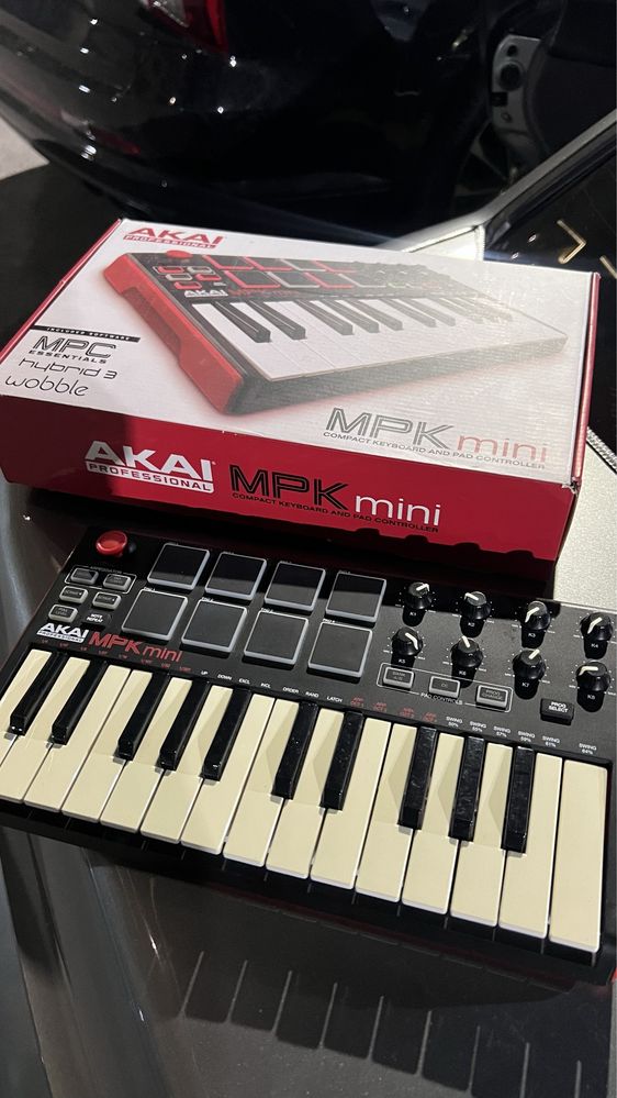 Продам midi клавиатура Akai mpk mini