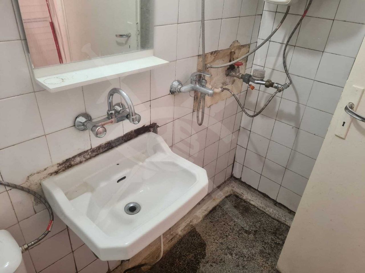 Дава се под наем Едностаен апартамент в Варна, Левски - 25 кв.м за 225 € - Снимка #4