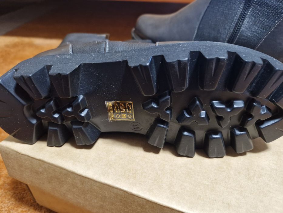 Ghete noi 35 -22 ,5 cm