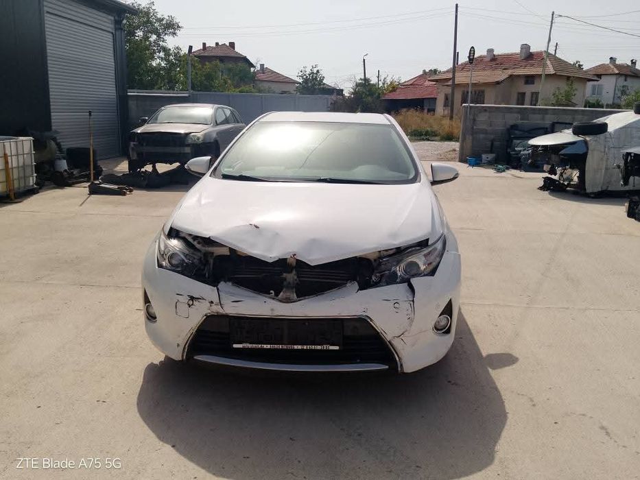 Аурис 2014 2.0 дизел на части