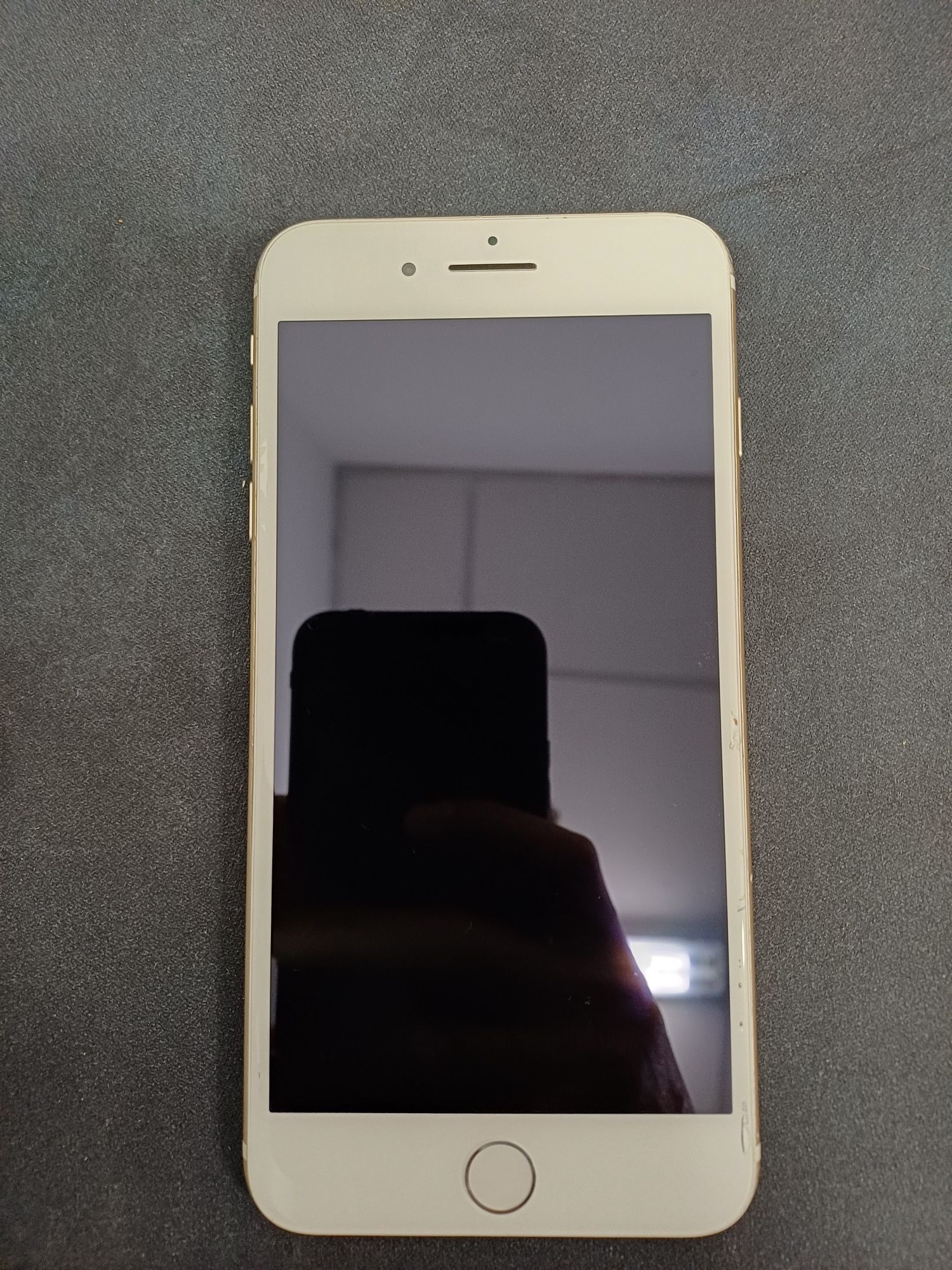 Продавам iPhone 7 plus 128gb