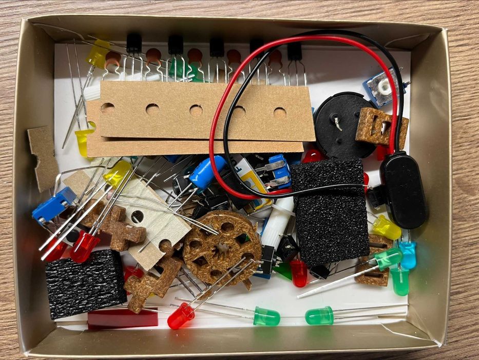 Arduino Starter Kit - официален Ардуино комплект за начинаещи