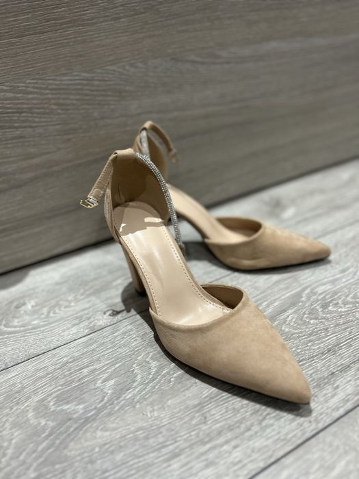 Обувки на висок ток