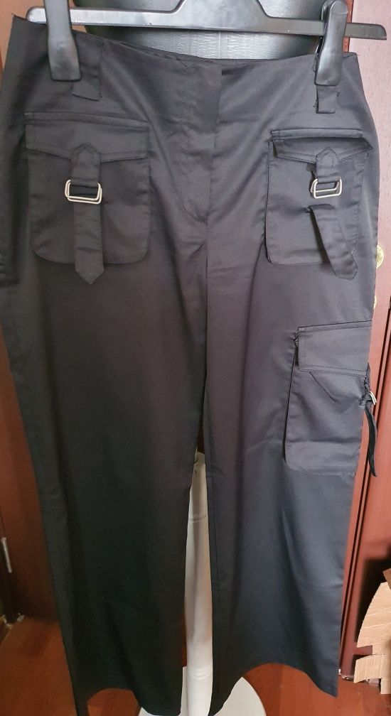 Pantaloni negri de fas cu buzunare frontale