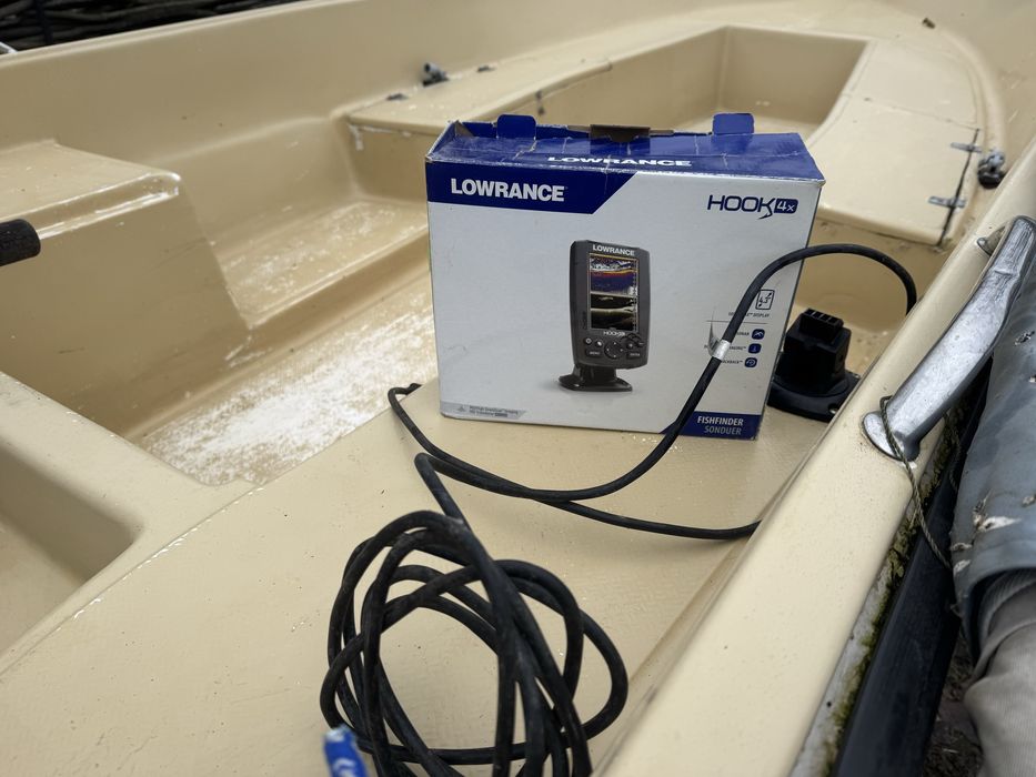 Barca cu motor si peridoc