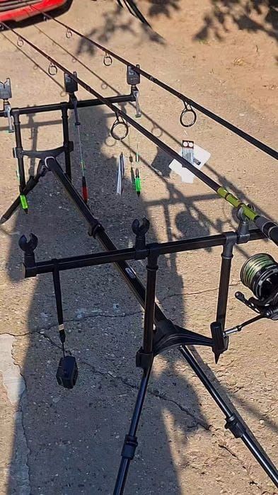 Vând 3 lansete delhpin partisan 250 bucata