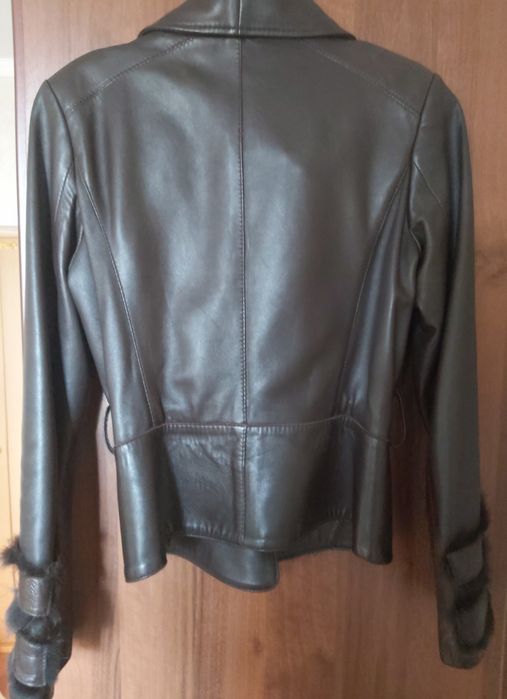 Куртка кожаная, темно коричневый цвет, отделка мех норки