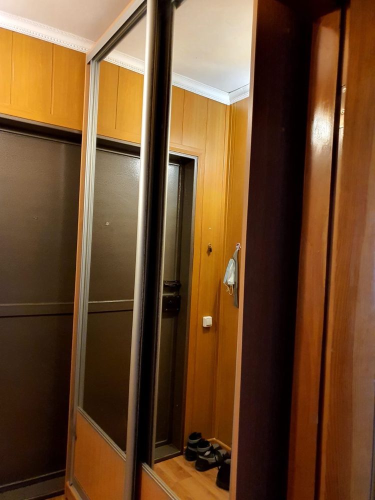 Продам прихожку б/у высота 2,5 , ширина 2,0
