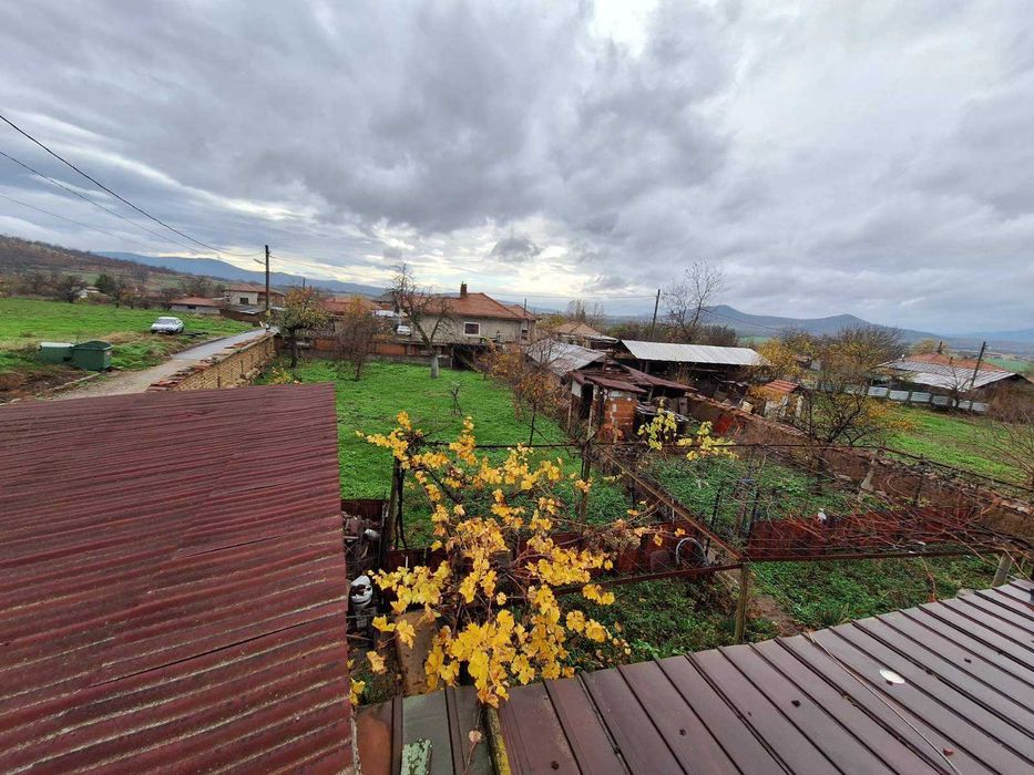 Продава се имот в с. Горни Домлян, общ. Карлово