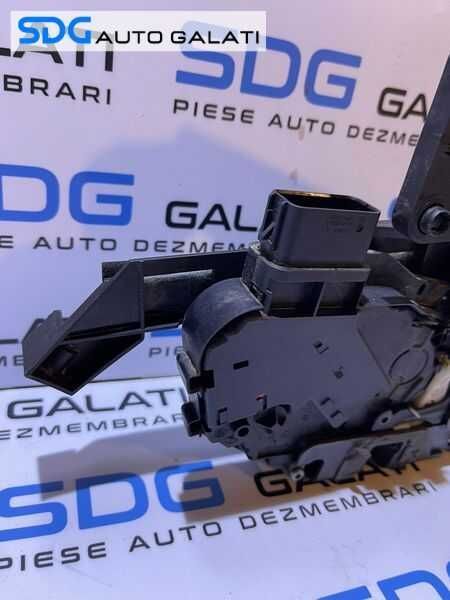 Broasca Incuietoare Usa Portiera Dreapta Spate Keyless Entry Ford Kuga 1 2008 - 2012 Cod 8V4A-S26412-GA [D0577]