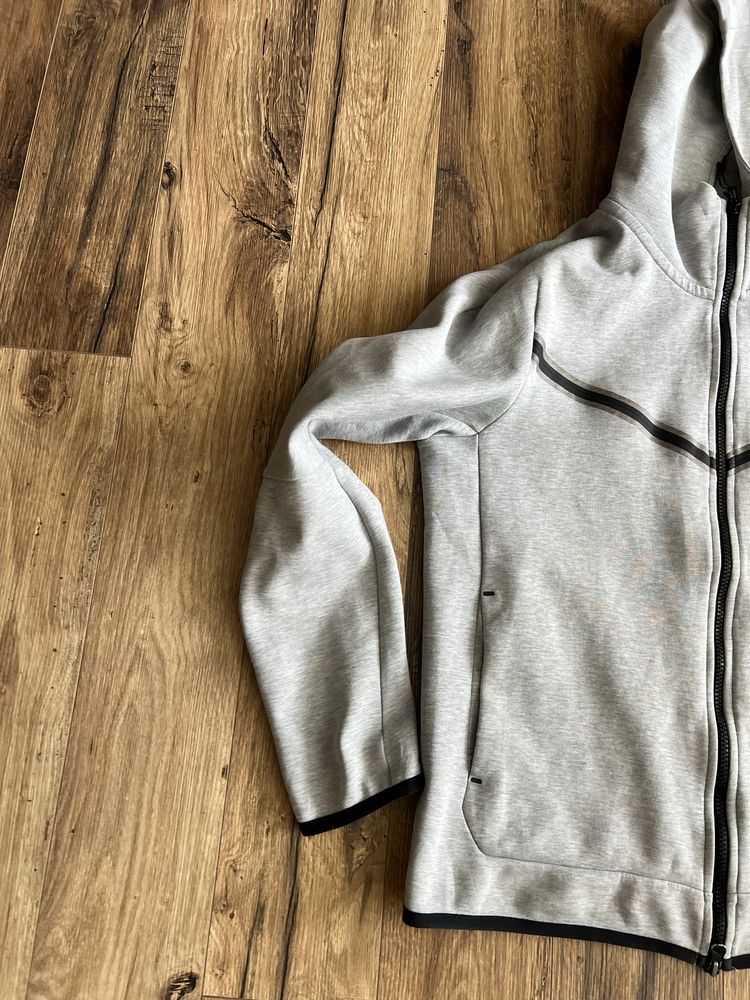 Nike Tech Fleece size M