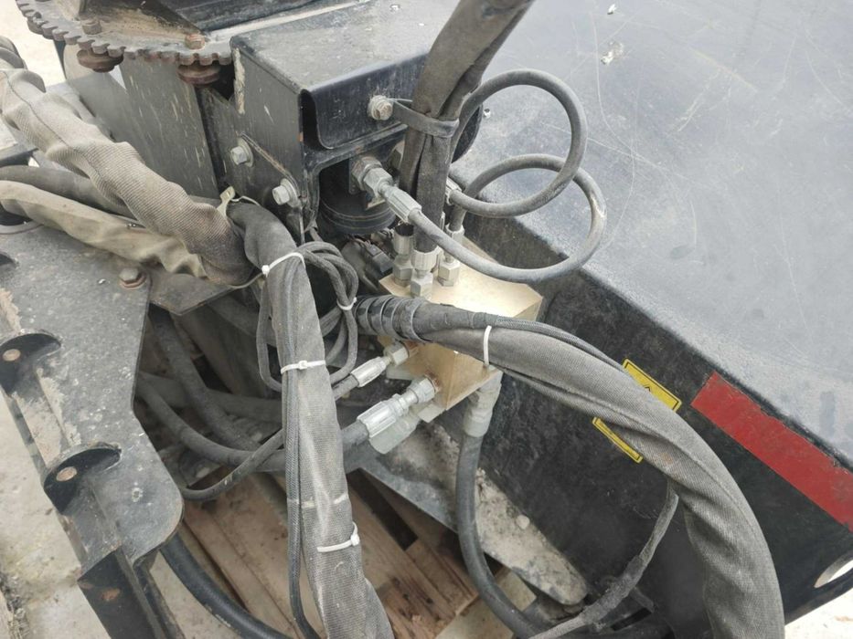 Снегорин за мини челен товарач JCB SB 78 H