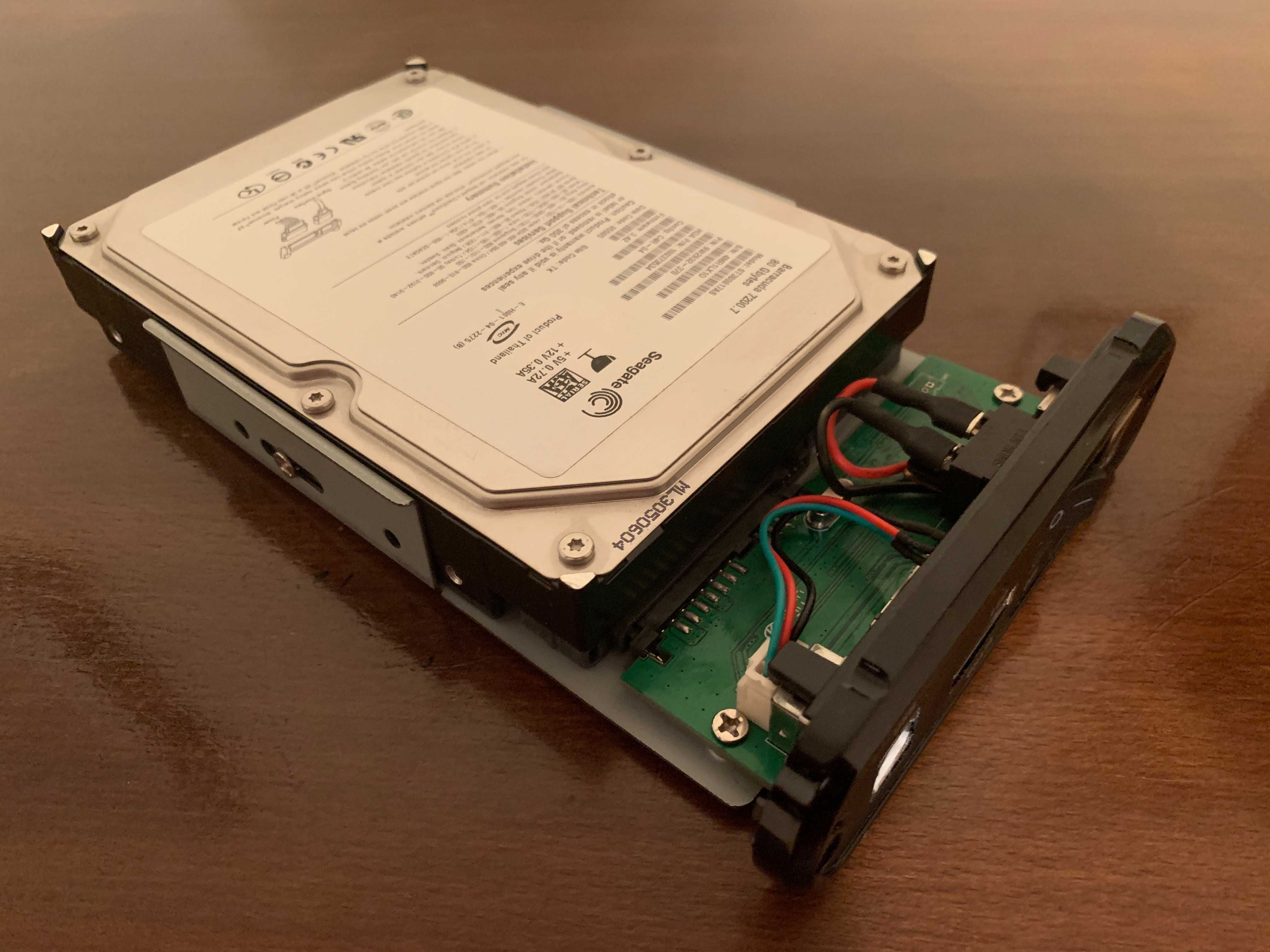 3.5” eSATA 80GB Seagate USB външен хард диск + авт захранване