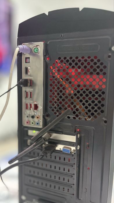 Desktop Unitate PC AMD Athlon X64 Quad-Core2.8GHz 10GBRam SSD150GB-OK