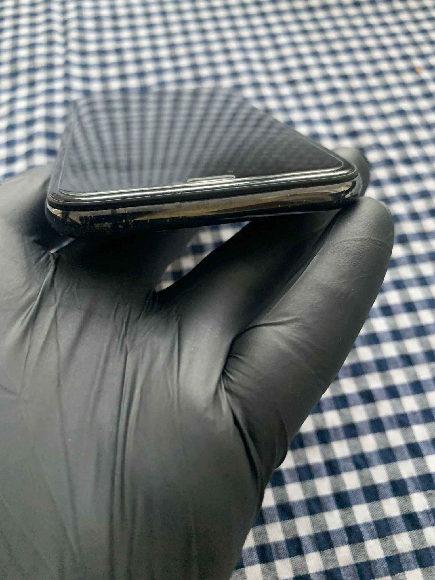 Продавам черен iPhone XS 256GB с аксесоари