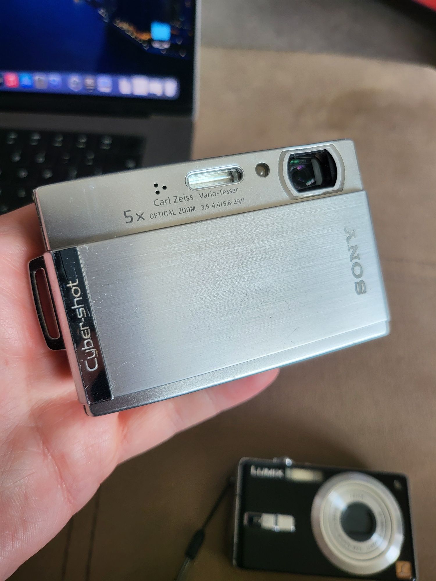 Sony T300 и Panasonic FX7 фотоапарати