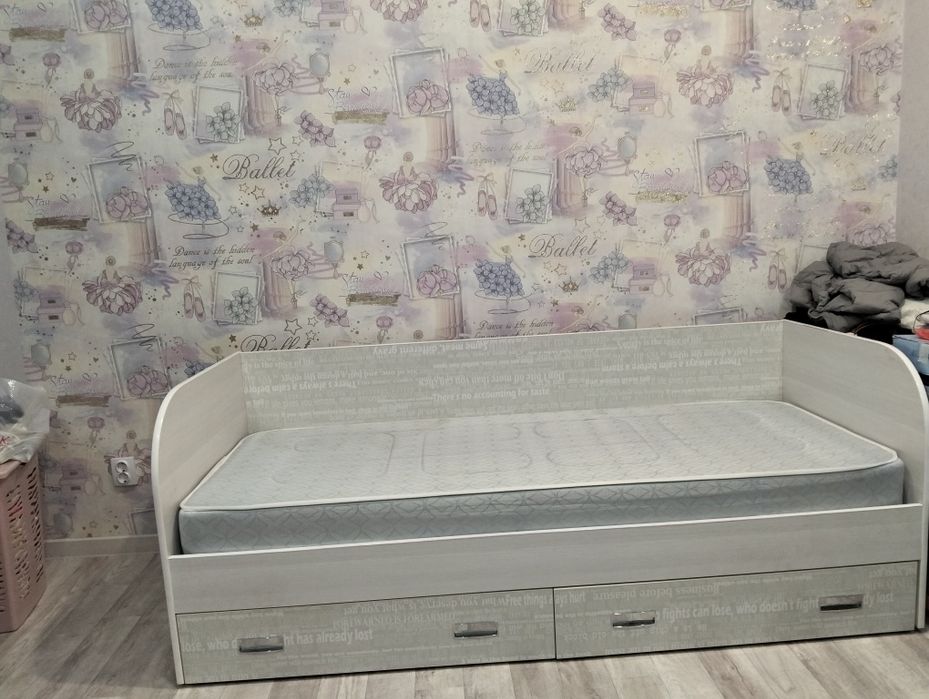 Продам кровать  2м*0.8м в отличном состоянии