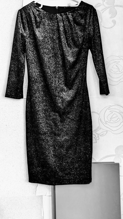 Rochie midi de ocazie din catifea elastica, strălucitoare