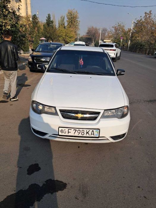 Nexia 2 срочно сотилади.